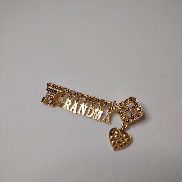 Grandma Key And Heart Vintage Gold Tone Dangle Brooch - Picture 2 of 14